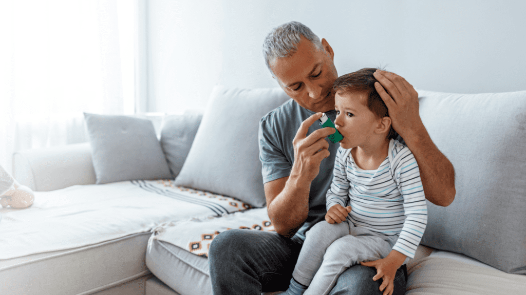 Illustration montrant un patient souffrant de respiration sifflante en raison d'une inflammation des bronches, avec des symptômes tels que la toux sèche et la détresse respiratoire.