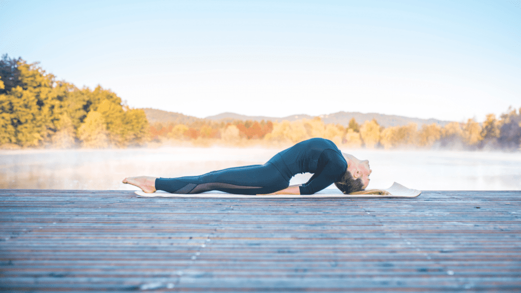 La pratique du Hatha Yoga en harmonie avec le corps et l'esprit, soulignant ses origines et bienfaits.