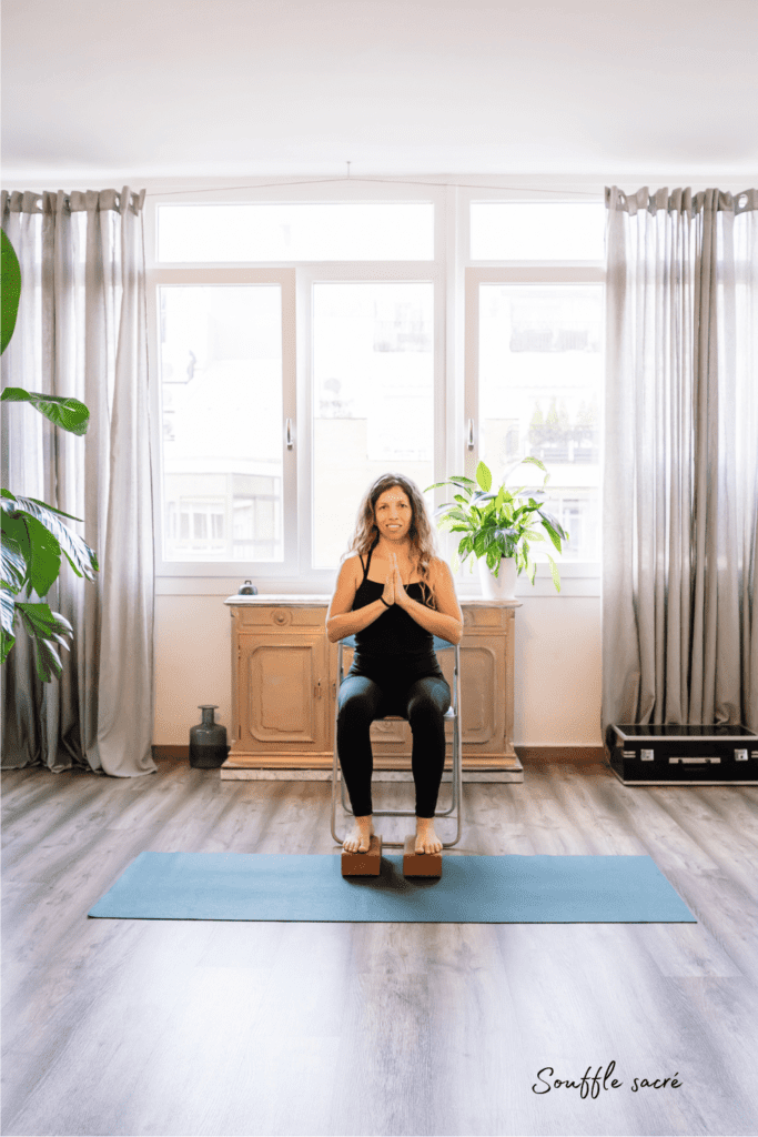 Yoga sur chaise gratuit pour une pratique accessible et bénéfique.